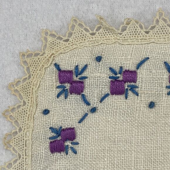 Vintage Place Mat Doily Runner Floral Embroidered Lace Trim Off White 11 x 17 - Picture 1 of 13